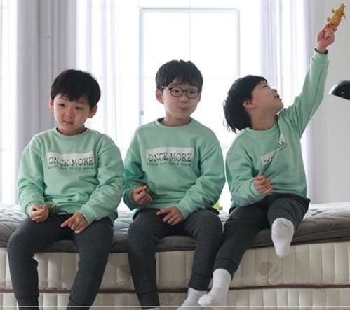  宋家三胞胎近照超可爱从萌娃变帅哥,你的表情包该更新啦
