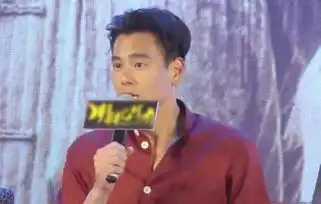  周迅霍建华彭于晏现身新电影发布会,彭于晏表情萌而周迅显沧桑