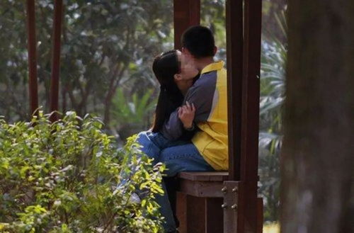  广西一名16岁少女在校怀孕,快生了家长才知道学校表示