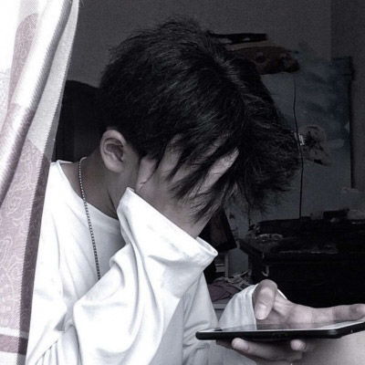  干净阳光的男生头像高清但见故人踏花返