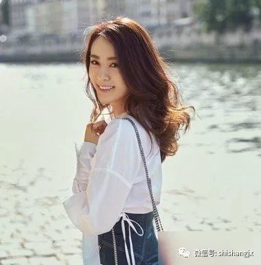  15款女生奶茶色头发图片,找到属于你的染发颜色吧