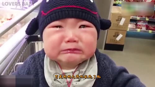  胖宝宝哭泣的一瞬间妈妈觉得心疼又好笑因为宝宝的表情太萌了