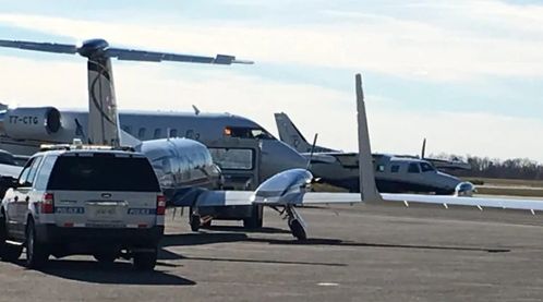  表情加拿大首都上空两飞机相撞一飞机坠毁1人死亡海外网表情
