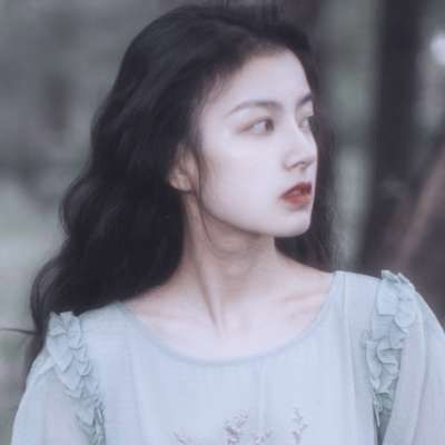 短发御姐女生头像高冷