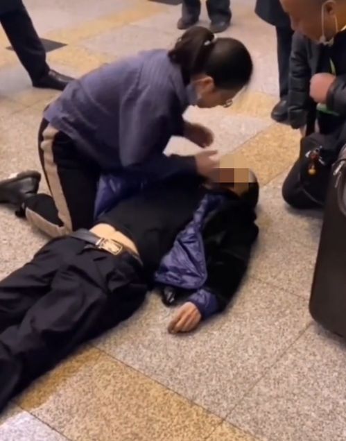  北京候车站内抢救病人,给患者做人工呼吸的女医生,找到了