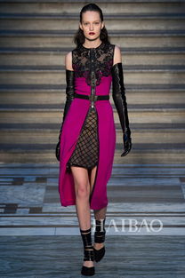  高冷女皇的新衣julienmacdonald2015秋冬女装秀,海报网带你回顾2015秋冬伦敦时装周