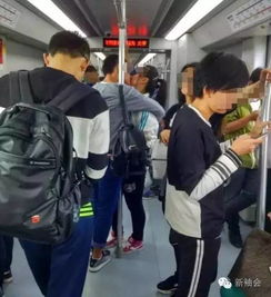  看热吻11站路的情侣爱情的路到底有多长
