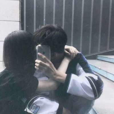 真人情侣头像亲吻