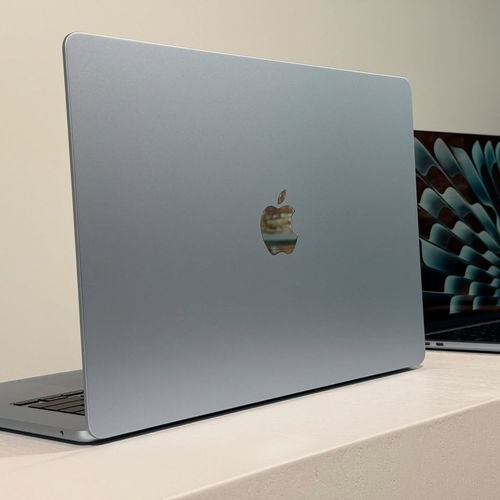  苹果2025款天空蓝色m4macbookair实机展示,性能与颜值并存
