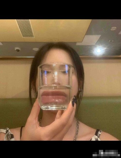  有一种社死叫在校园里赶猪,哈哈哈我真的会被旁边女生的表情笑晕