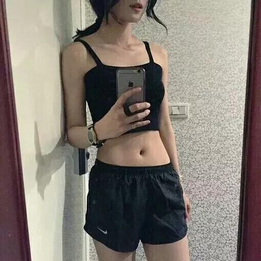  女生头像半身不露头黑色吊带