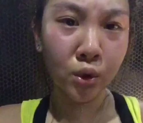  郑欣宜心情大靓与好友齐健身晒表情自拍送飞吻