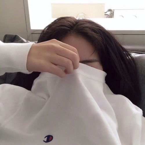 女生头像不露脸超短发