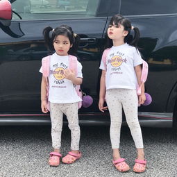 漂亮小姐妹一黑一白被围观,母亲怒斥你们够了