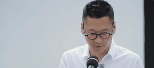  太痛心周杰发文悼念亡母,年届半百依然单身,就像没有根的浮萍