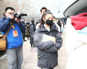  北京电影学院艺考开锣宋祖儿戴口罩低调现身