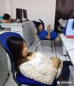  九个伴娘和一个新郎的的故事