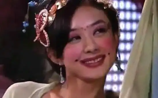  女星扮丑盘点刘涛杨幂豁的出去,赵丽颖没眼看,热巴紧随其后