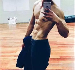  当肌肉男晒出自己的大胸照,妹子们都沸腾了......