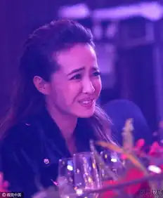 大笑表情包gif瞪眼