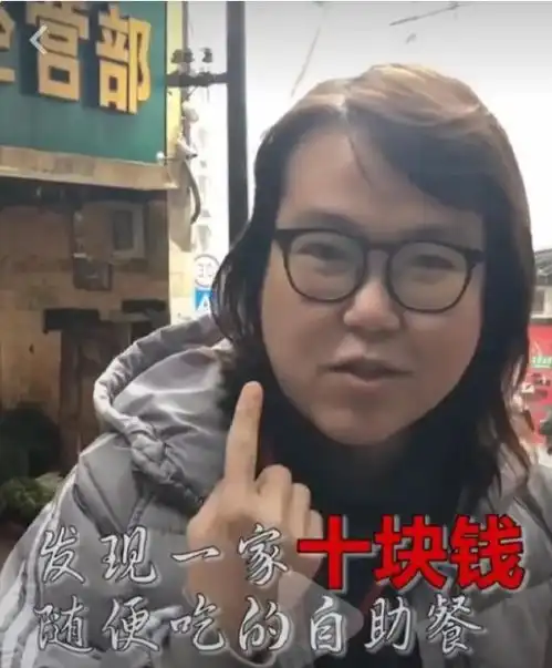  千万级网红浪味仙,性别是男是女女装大佬只为给娃父爱母爱
