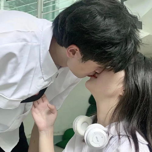  温柔纯欲风情侣头像