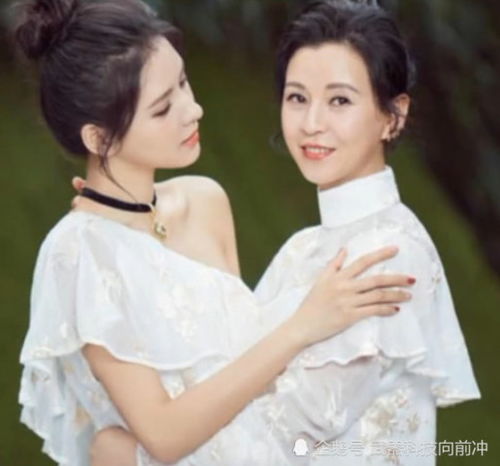  女星和妈妈的合照,忍了刘亦菲刘诗诗,看到张予曦妈妈后过分了