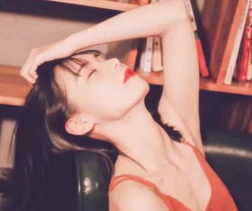 一个御姐一个软妹的闺蜜