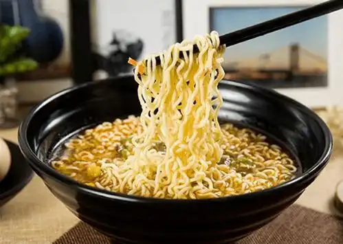  泡面的添加剂多,吃一碗肝脏需32天解毒