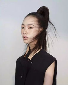  小s女儿登杂志,高级脸很有超模范,网友丑得很有气场