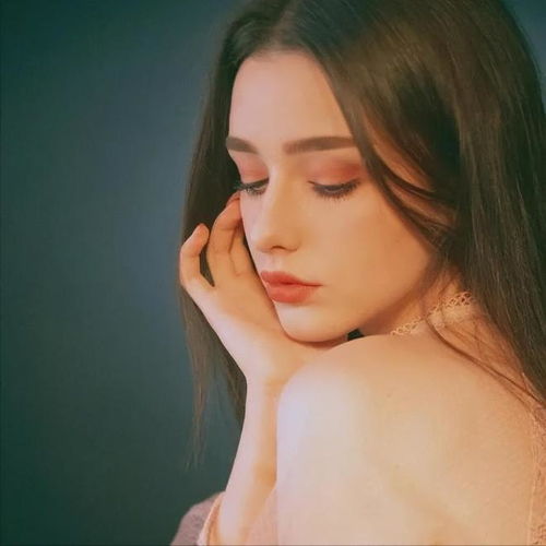  俄罗斯美女远嫁中国,回娘家哭诉老公哪都好,有一点他满足不了