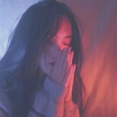 孤独氛围感拉满的头像央