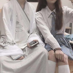 衬衫情侣头像一男一女不露头我是美丽的珍妮