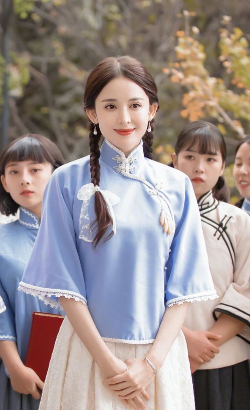  古力娜扎民国风小清新造型曝光,旗袍式上衣搭配米色裙子温婉动人