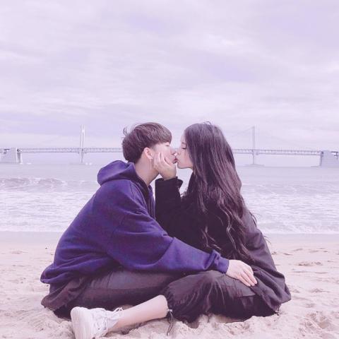 夫妻情侣头像一人一半 