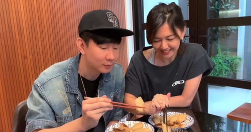  林俊杰和孙燕姿一起包饺子,结果包了个寂寞,网友还是去唱歌吧