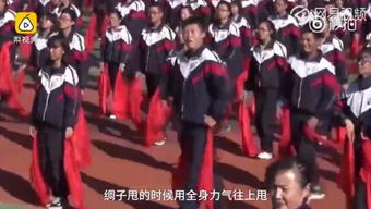  一个被课间操耽误的舞王高二男生跳操意外走红