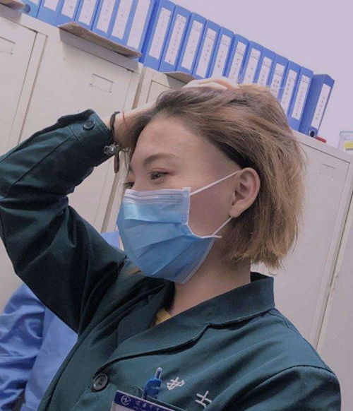  给车主打电话挪车,车主说我在支援武汉,陌生人的反映暖心