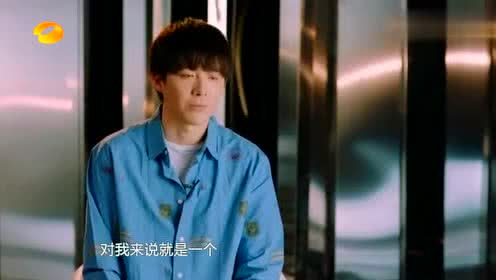  表情李尚敏打木板前的表情像李小龙,打完之后很尴尬,还说练过呢表情