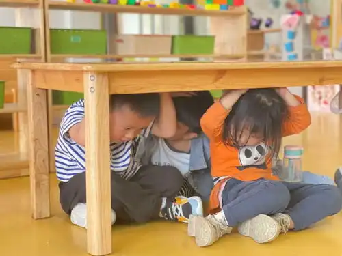  今早,丽水多所学校经历了真实的地震演练