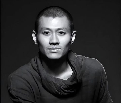  杨丽萍御用男舞伴跳楼自杀,知情人透露从39楼跳的很决绝