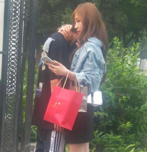  小鲜肉深夜与好友玩密室逃脱by2姐妹同行