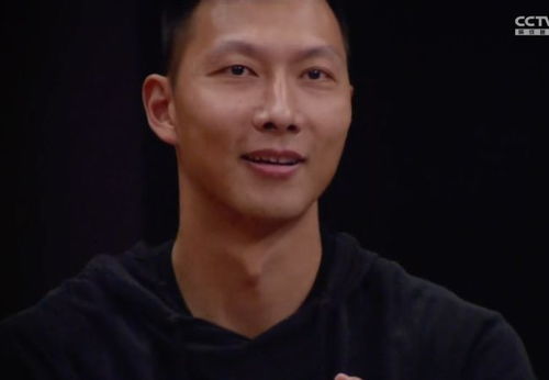  赵睿周鹏杀死比赛郭艾伦无力回天,赵继伟2分6犯,瞧杨鸣的表情