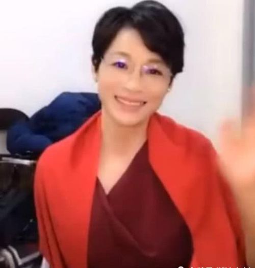 韩雪直播时手滑,不小心暴露了自己的妈妈,导致服务器瘫痪