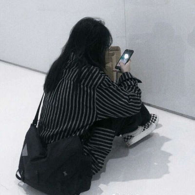  酷酷的头像女生黑白酷酷的qq头像女生霸气