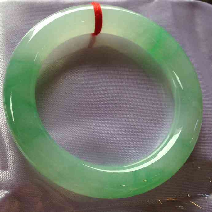  福牌翡翠饰品高品质的选择与独特的寓意