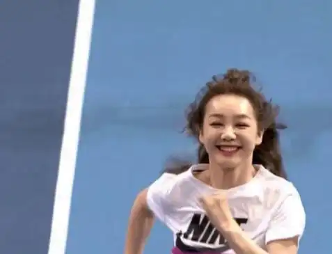 超新星全运会硬糖少女跑步表情管理,陈姐居然是里面跑得最可爱的