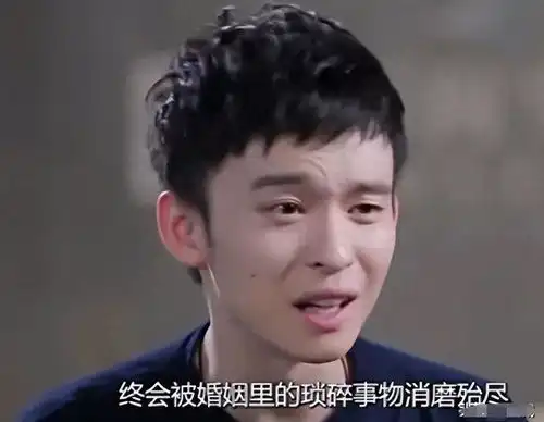  董子健为女儿庆生,体谅孙怡去时装周独自布置,街上抱女儿头搞怪