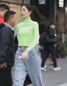  抖音高冷女神走红,时尚穿搭显高级,网友惊艳了谁的时光