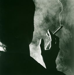  求一张男生图片黑白的,伤感失恋孤独的感觉,越多越好
